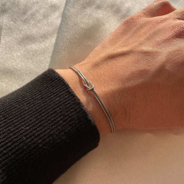 Knooparmband - Minimalistische zilveren en gouden armband voor dames-Boutique Moda