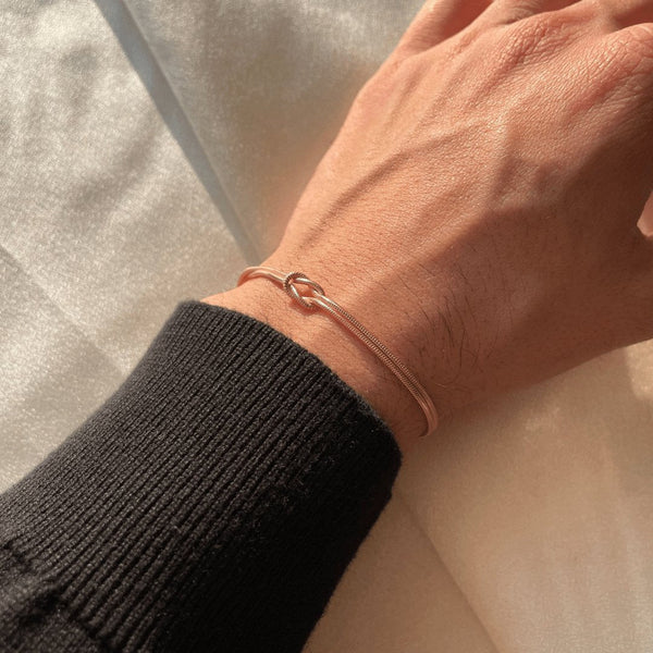 Knooparmband - Minimalistische zilveren en gouden armband voor dames-Boutique Moda
