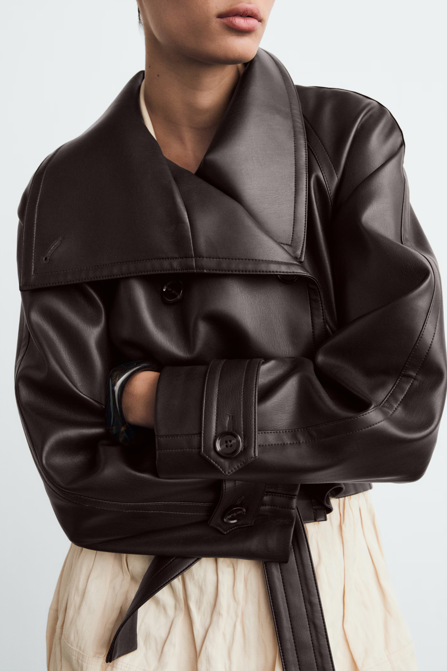 Kunstleren Jas - Dubbelrijig - Riem - Korte leren jas - Damesjas-Boutique Moda