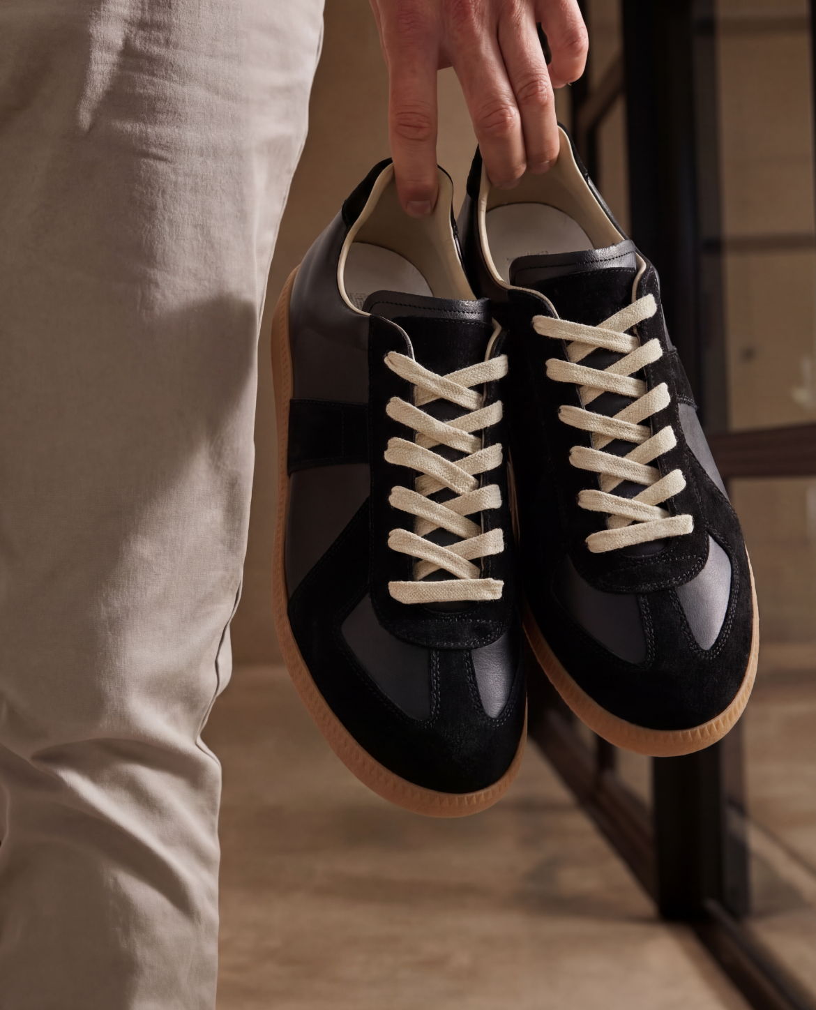 Leren Low-top Sneakers | Suède Veterschoenen | Wit en Zwart-Boutique Moda