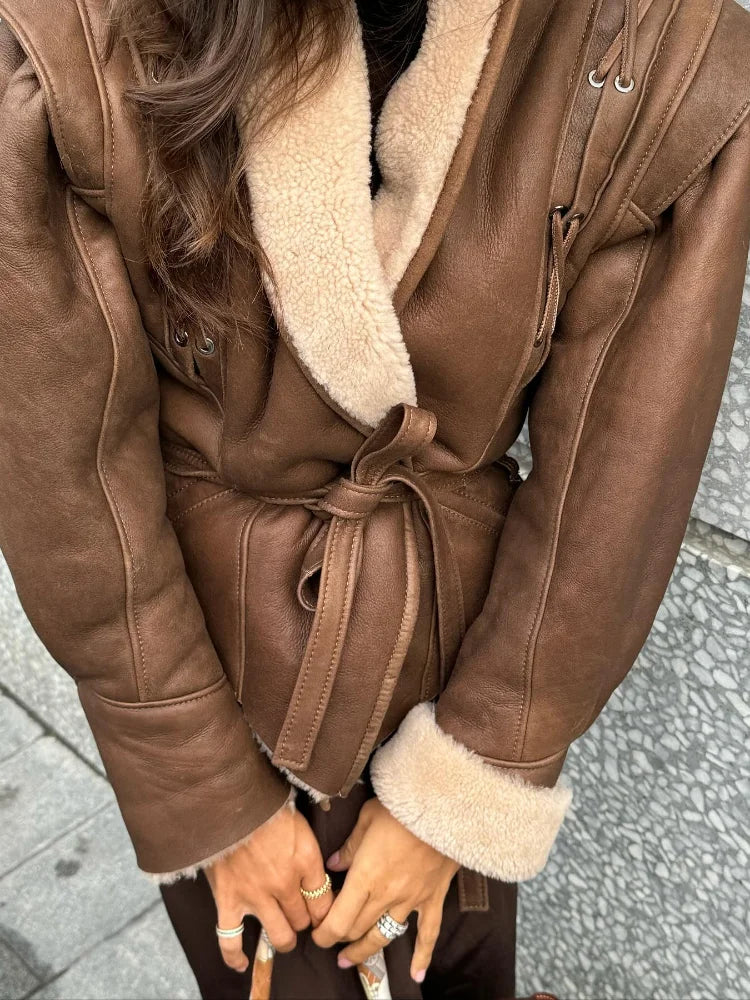 Leren jas met fleecevoering | Bruin | Riem | Leren jas met imitatiebont | Leren jas voor vrouwen-Boutique Moda