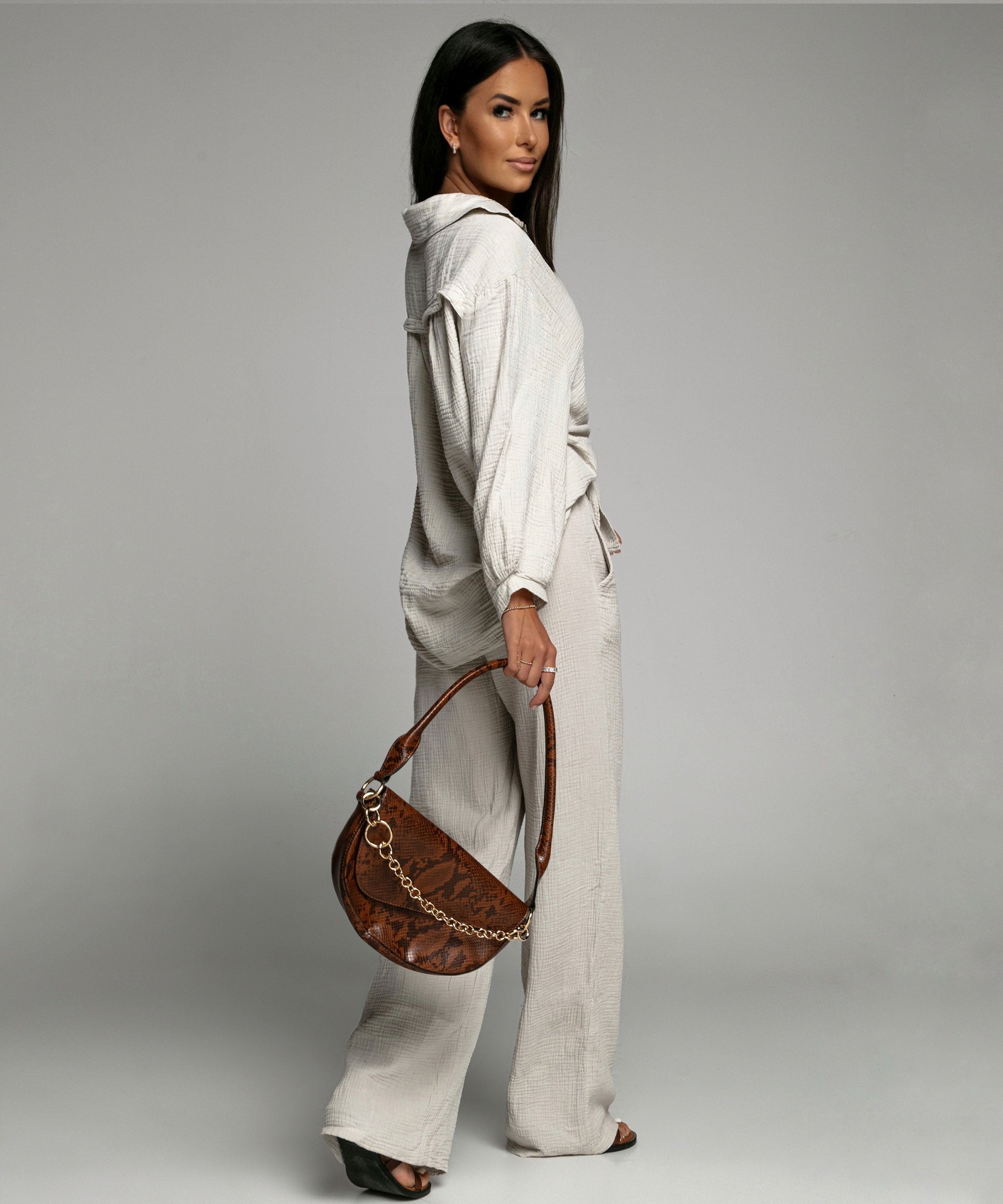 Linnen blouse - Dameshemd met lange mouwen en oversized knoopsluiting-Boutique Moda
