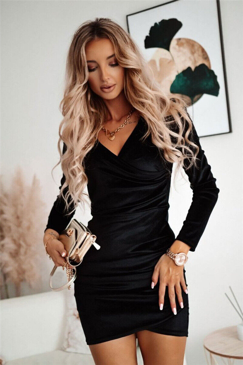 Miley Velvet Party Dress | Lange mouwen is een must-have voor dit seizoen.-Boutique Moda