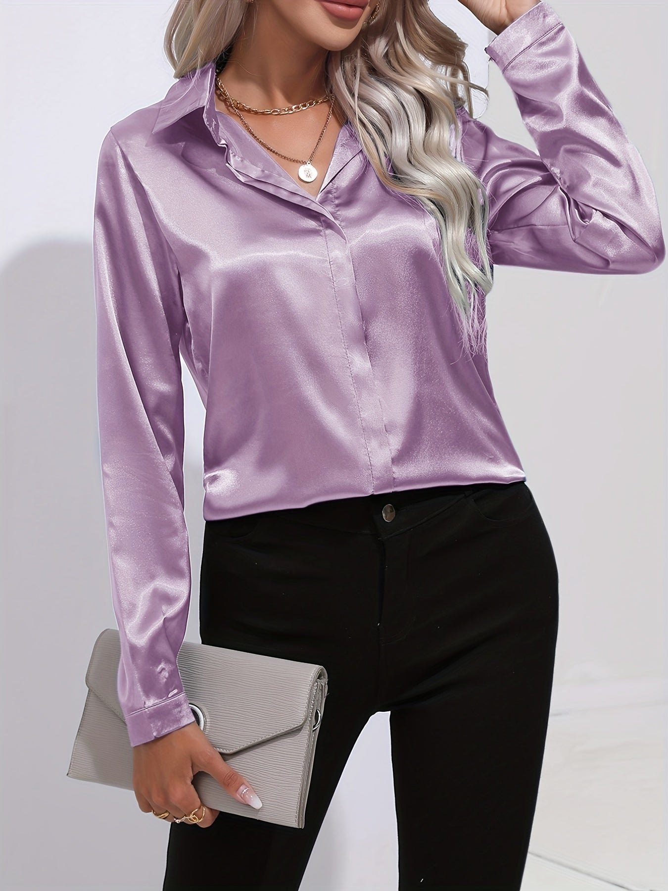 Satijnen blouse - Glanzend damesoverhemd met lange mouwen en knopen-Boutique Moda
