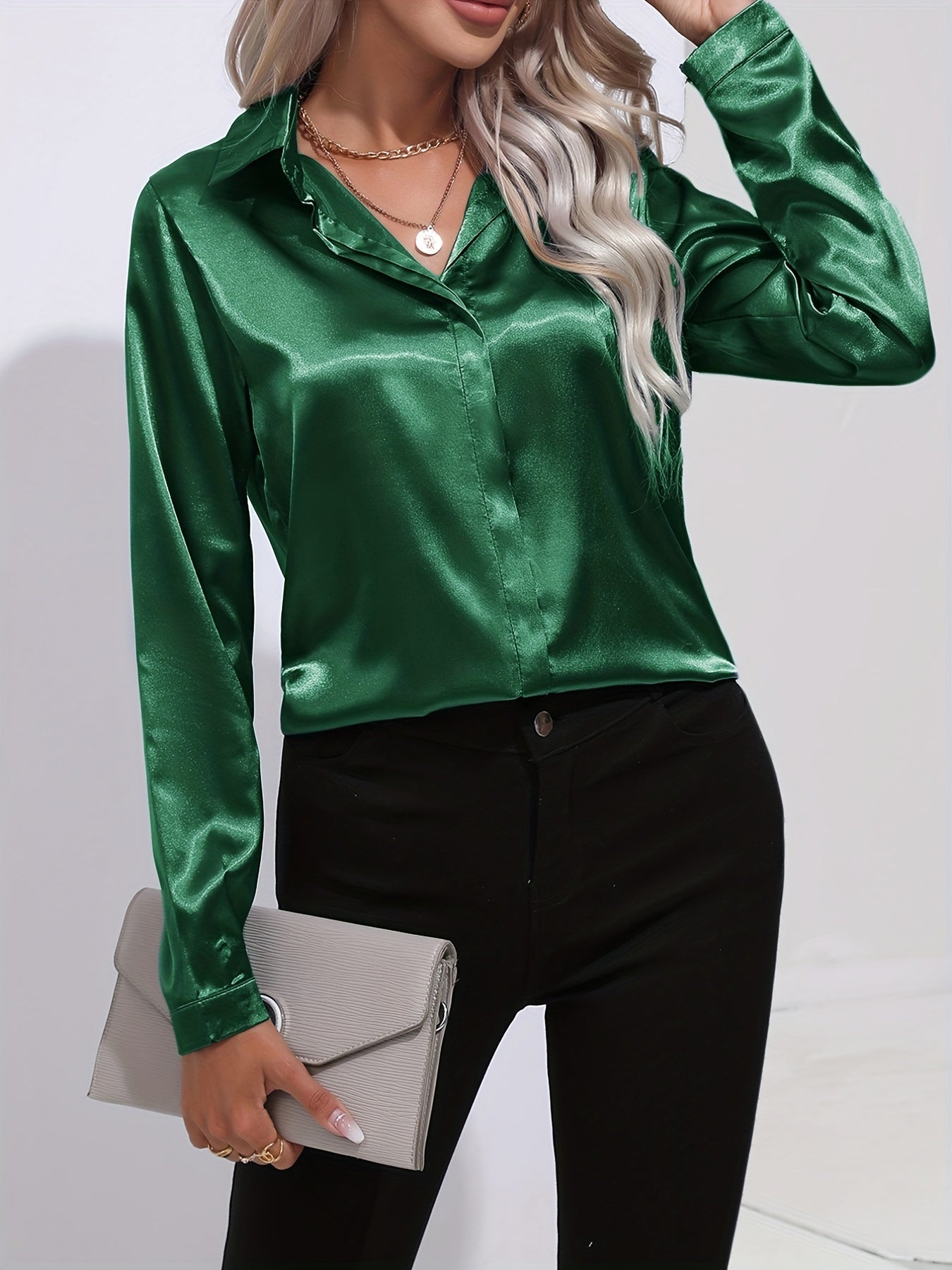 Satijnen blouse - Glanzend damesoverhemd met lange mouwen en knopen-Boutique Moda