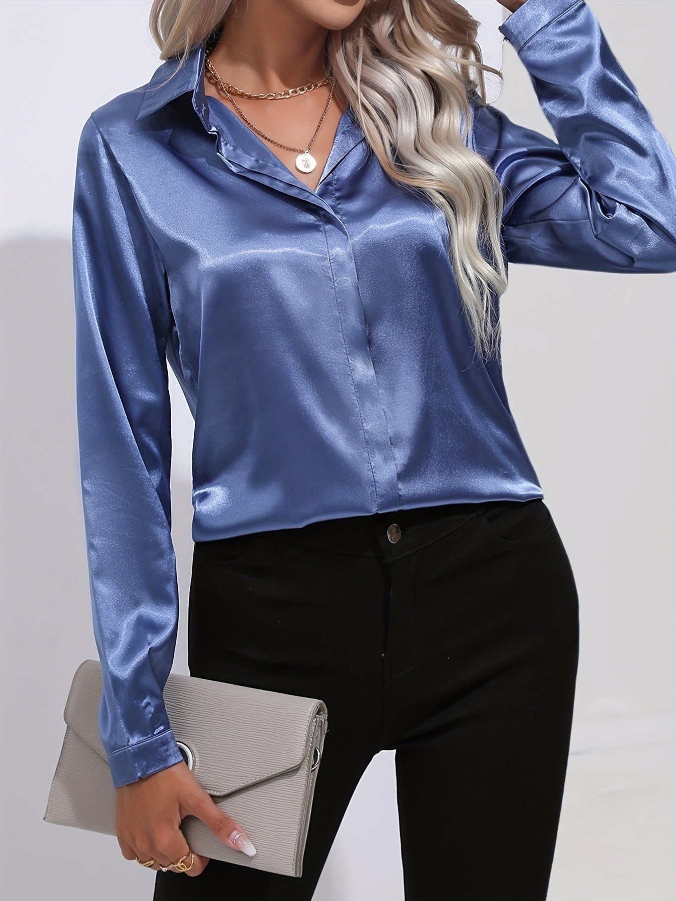 Satijnen blouse - Glanzend damesoverhemd met lange mouwen en knopen-Boutique Moda