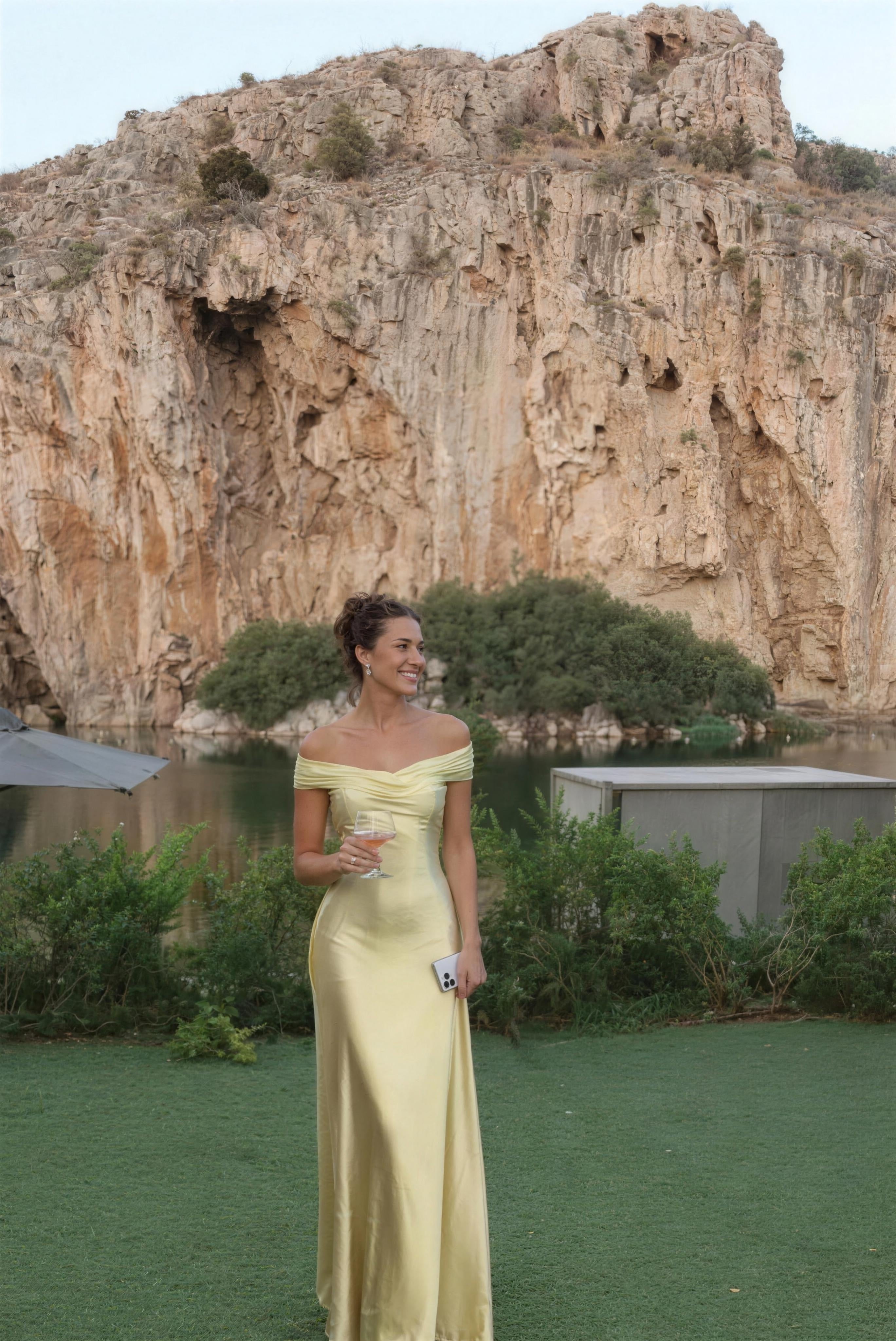 Satinkleid | Elegant | Schulterfrei | Maxikleid | Cocktailkleid-Boutique Moda