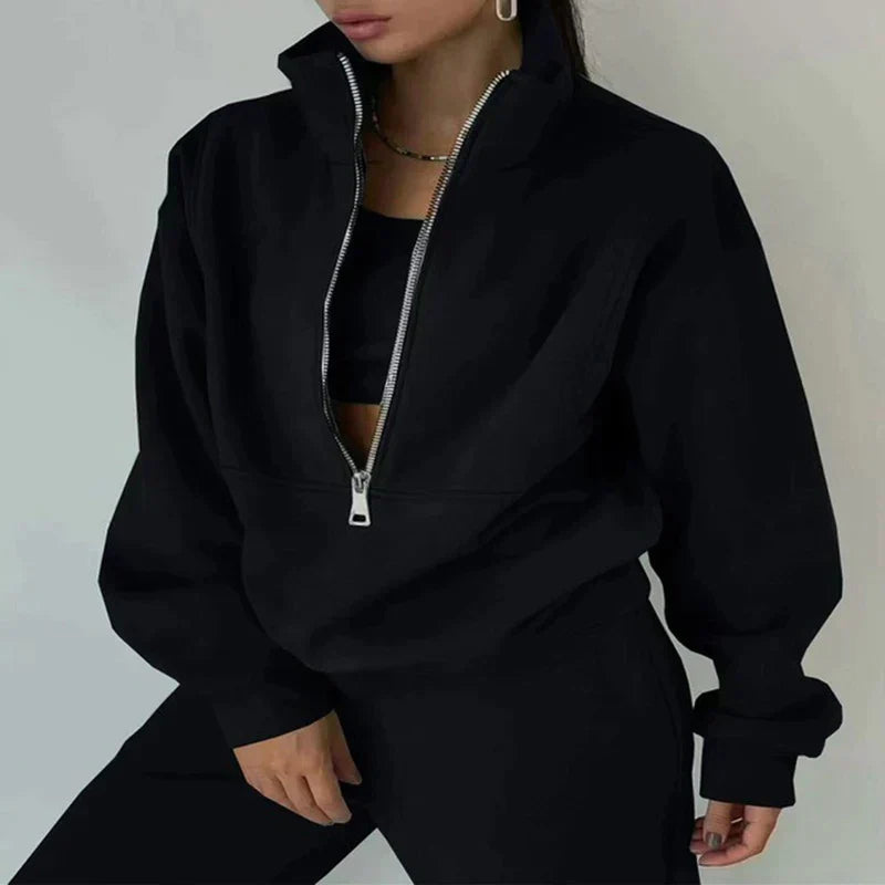Zwarte half-zip sweatshirt met joggingbroek, gedragen door vrouw, casual look | Boutique Moda