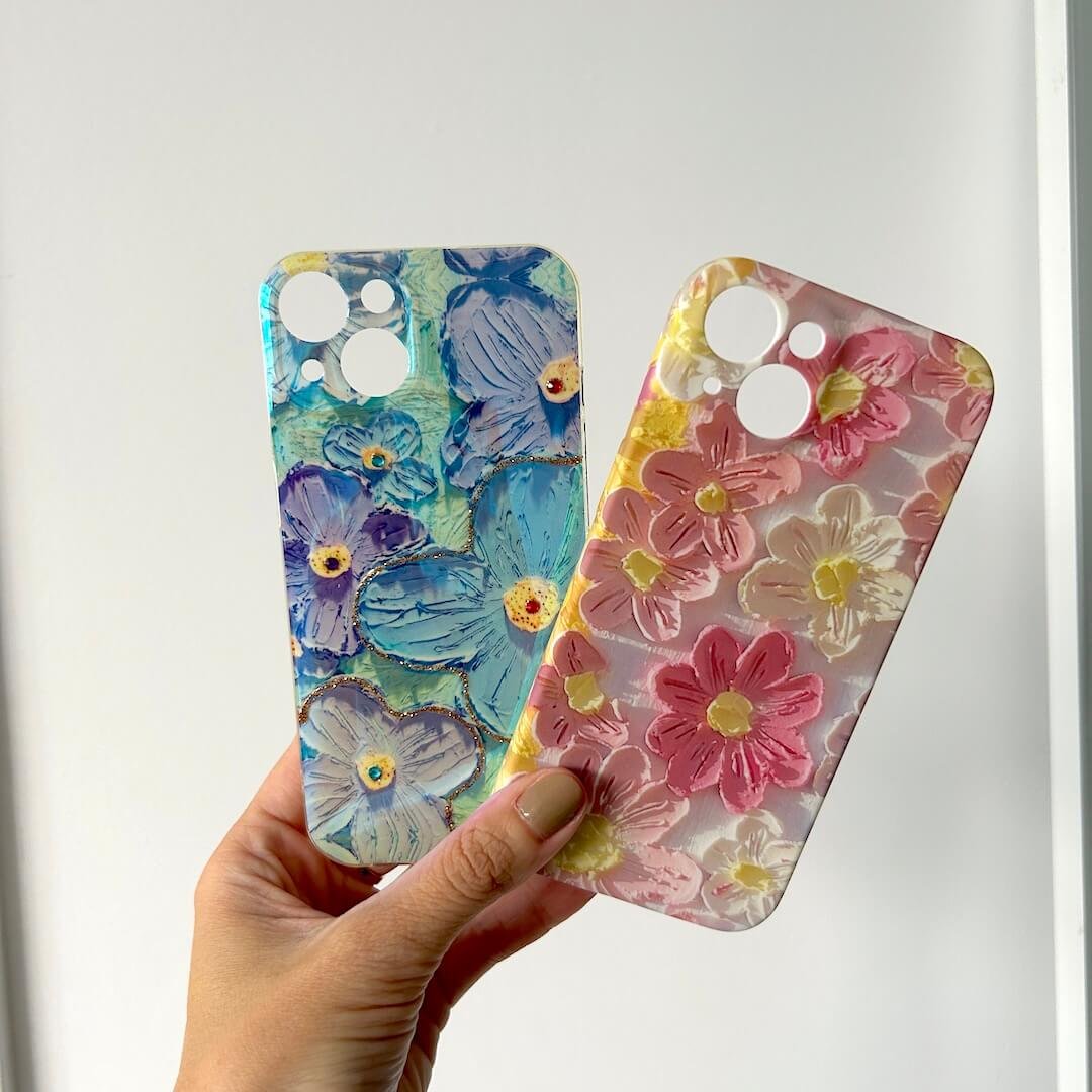 Telefoonhoesje iPhone | Bloemen Reliëf | Roze of Blauw-Boutique Moda