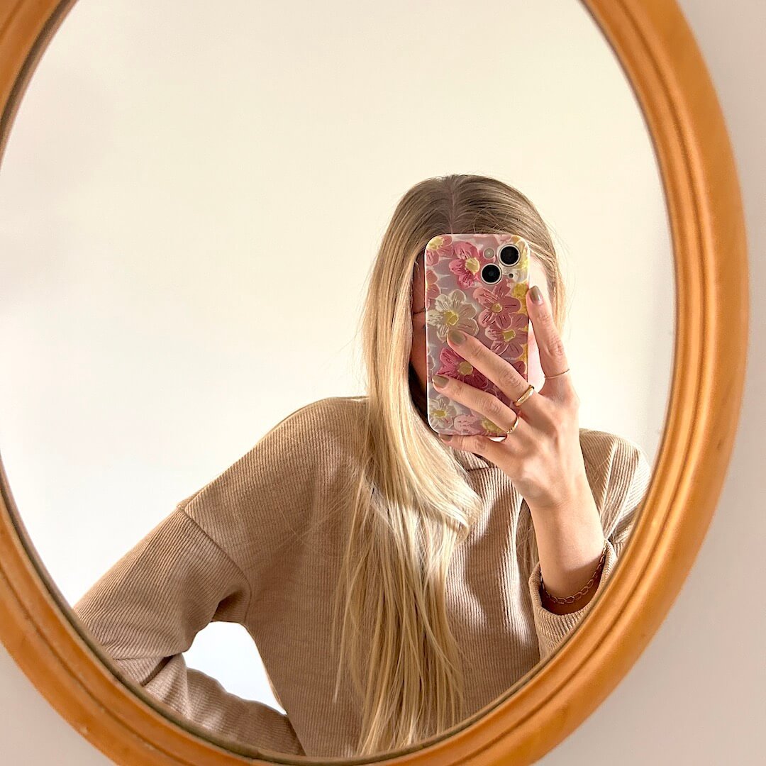 Telefoonhoesje iPhone | Bloemen Reliëf | Roze of Blauw-Boutique Moda