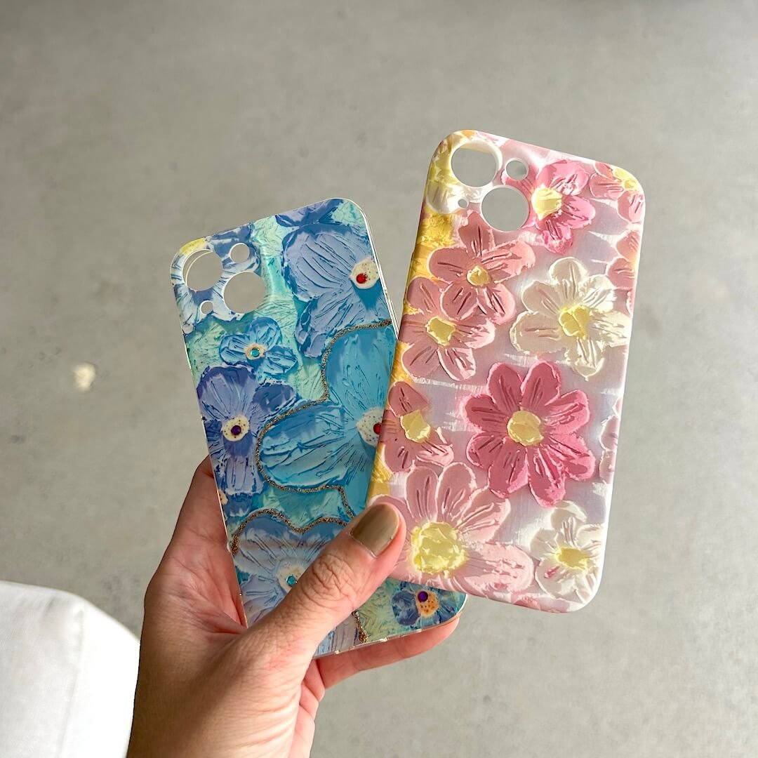 Telefoonhoesje iPhone | Bloemen Reliëf | Roze of Blauw-Boutique Moda