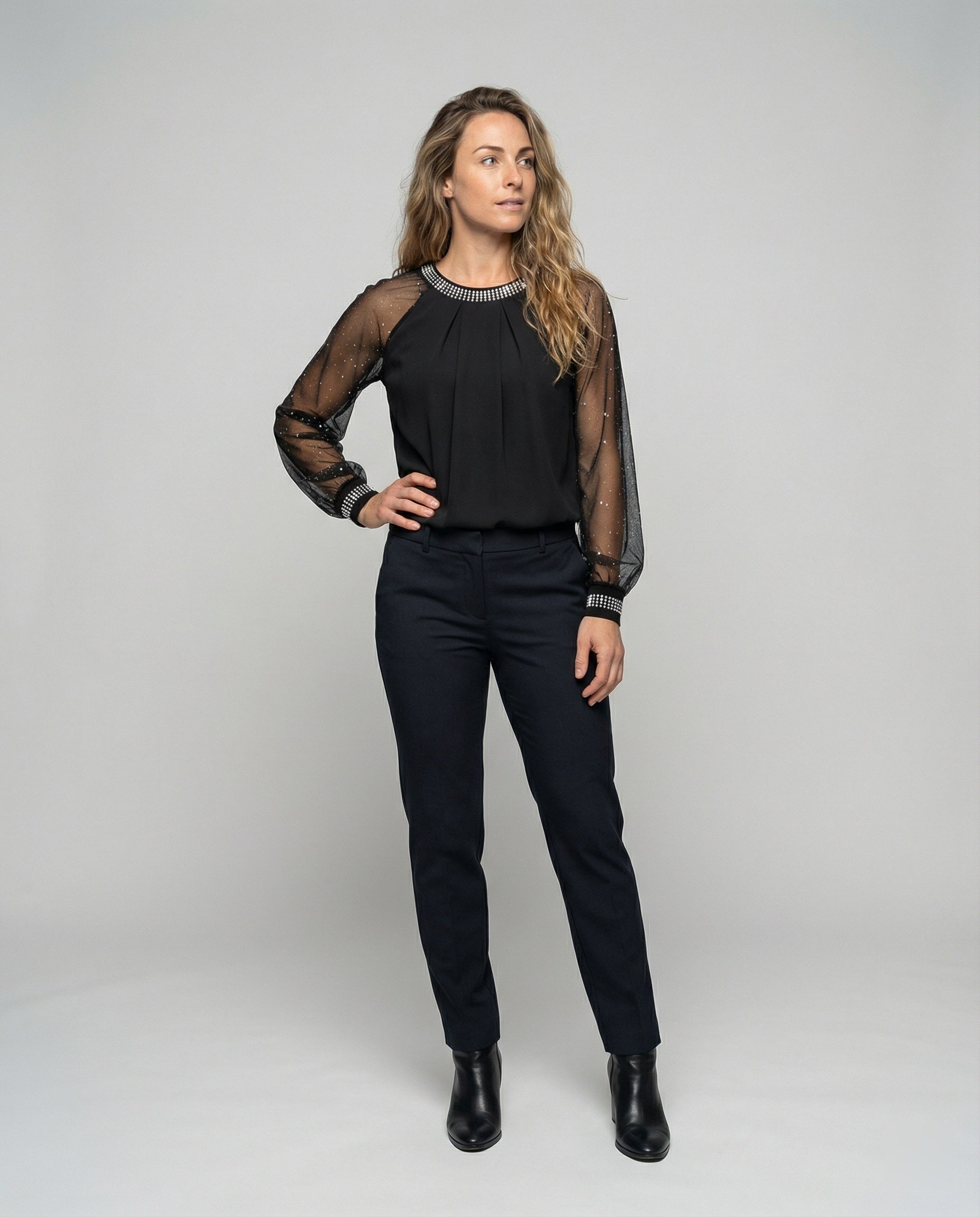 Top met lange mouwen van mesh | Zwart | Glanzend | Top met doorschijnende mouwen | Damesblouse-Boutique Moda