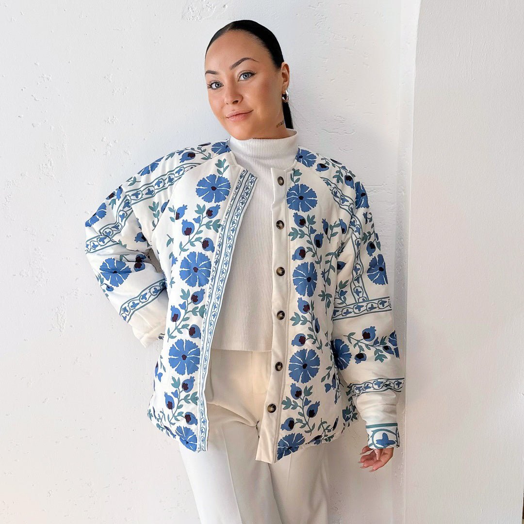 Tussenjas Dames | Blauwe Bloemenprint | Gewatteerd Met Ceintuur-Boutique Moda