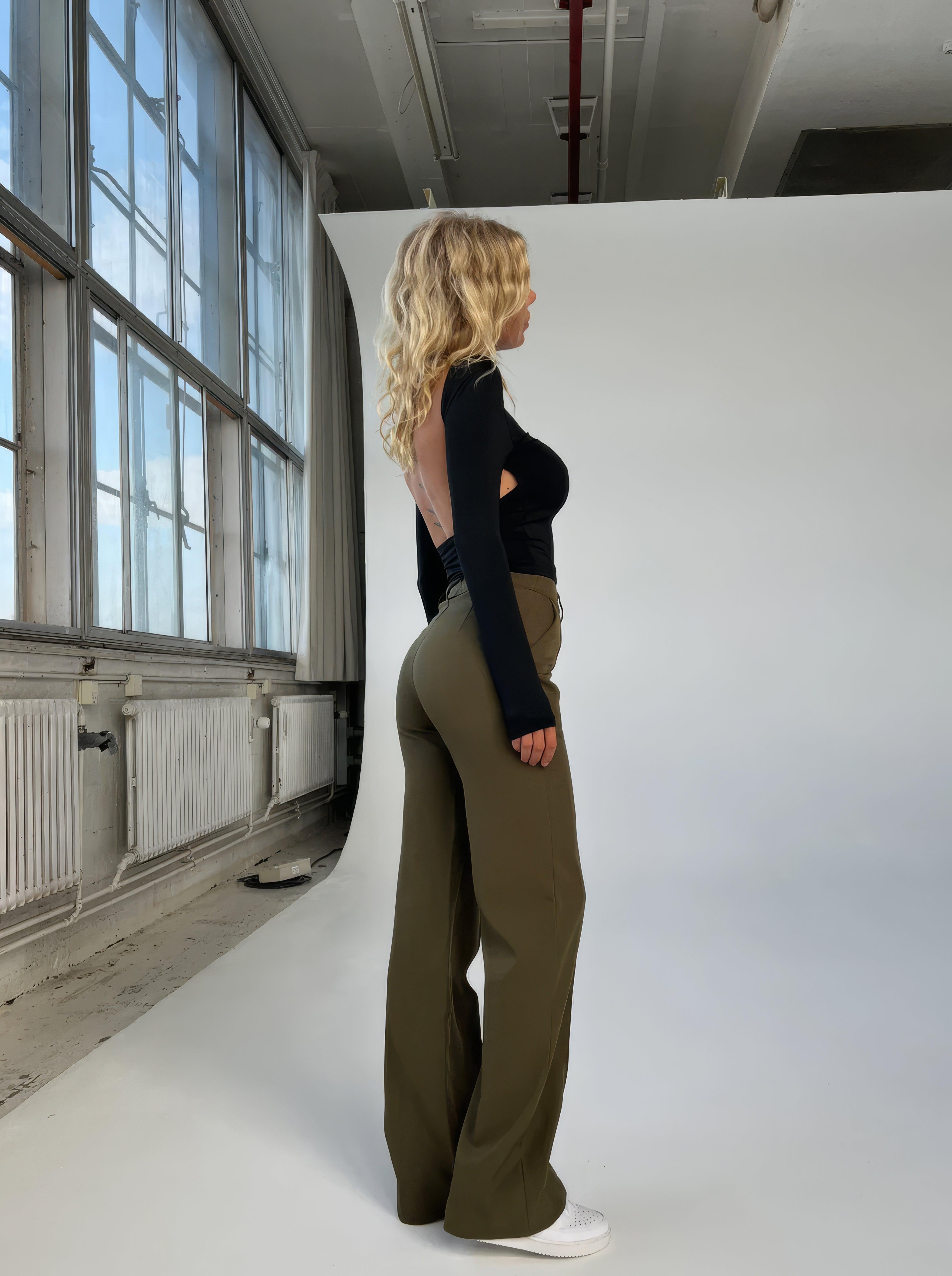 Wijde broeken | Uitlopend | Naad aan de voorkant | Broek met hoge taille | Damesbroeken-Boutique Moda
