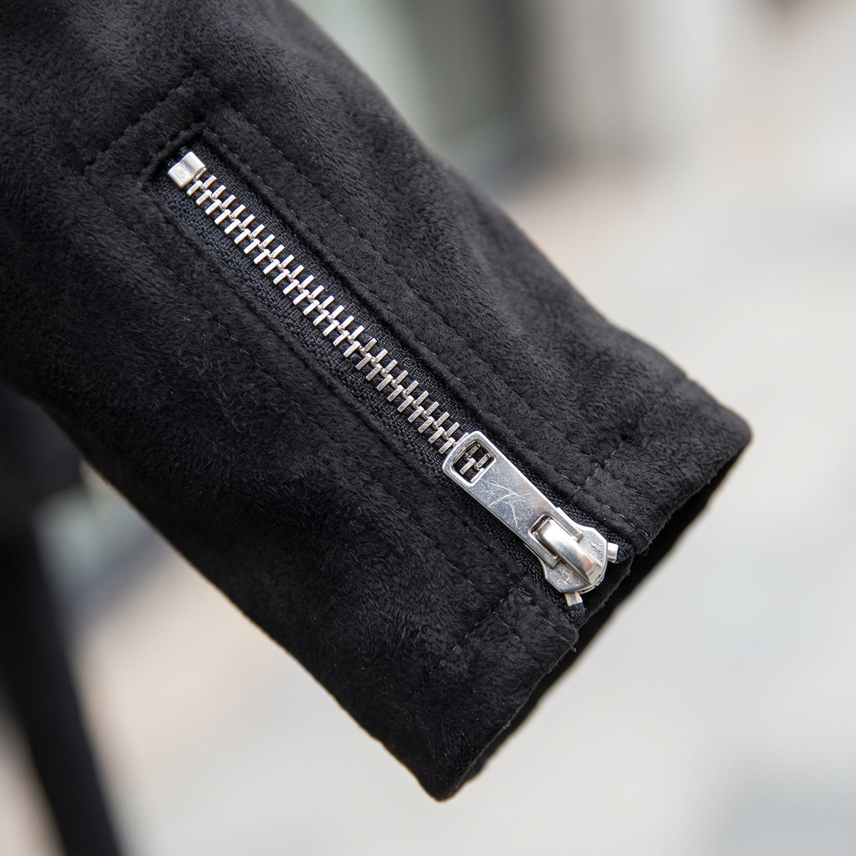 Bikerjas, close-up