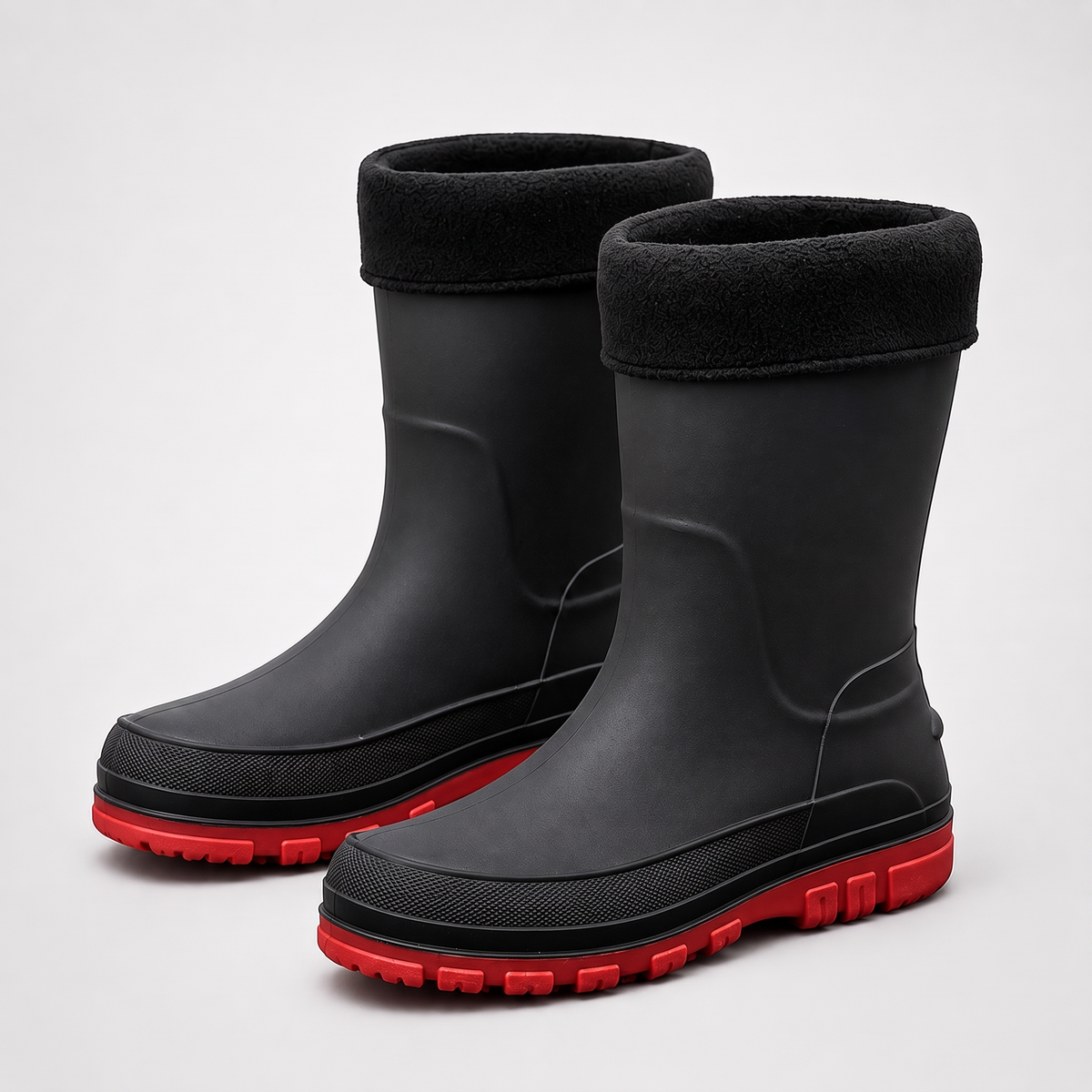 Zwarte regenlaarzen met rode zool en fleece kraag, vrijstaand | Boutique Moda
