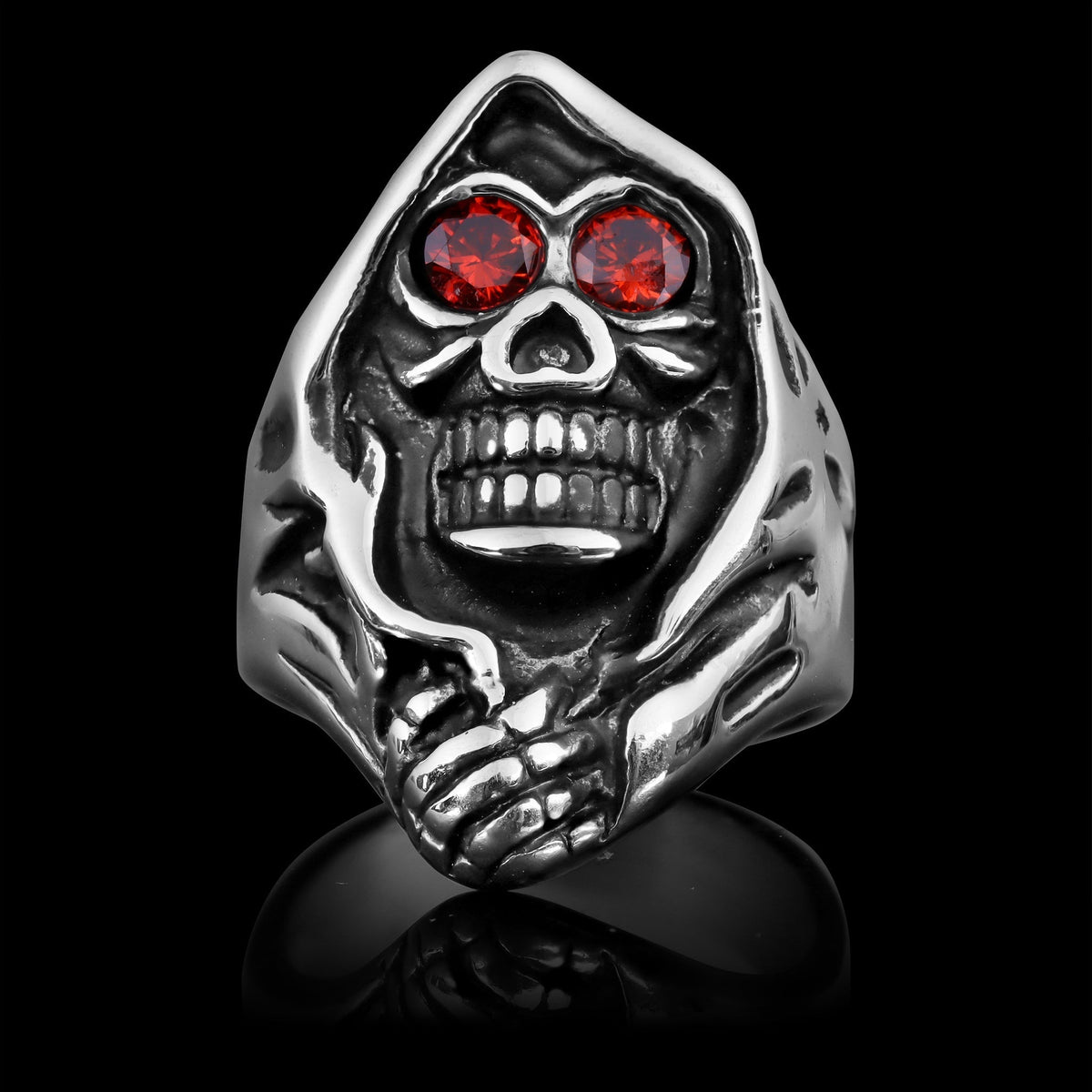 Zilverkleurige ring met doodskop, capuchon en rode ogen, los uitgelicht | Boutique Moda