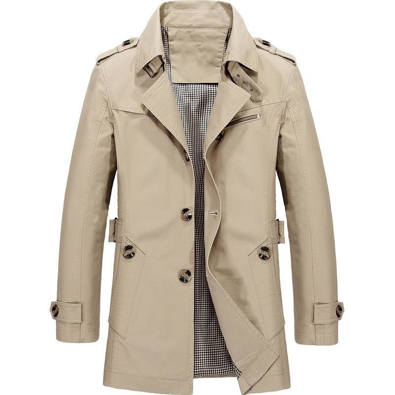 Beige trenchcoat met knoopsluiting, revers en epauletten, los uitgestald | Boutique Moda