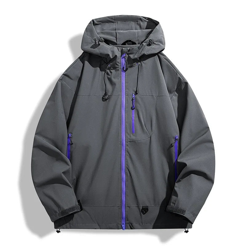 Grijze sportieve regenjas met paarse ritsen, capuchon, op onzichtbare mannequin getoond | Boutique Moda