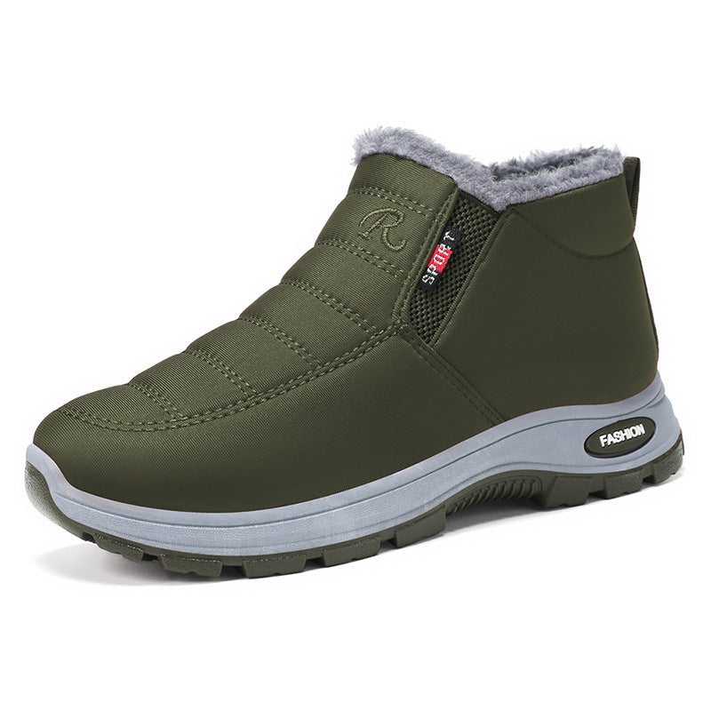 Legergroene instap sneaker met grove zool, los op witte achtergrond getoond | Boutique Moda