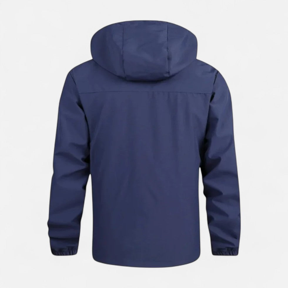 Marineblauwe windbreaker jas met capuchon, achteraanzicht, gedragen door een persoon | Boutique Moda
