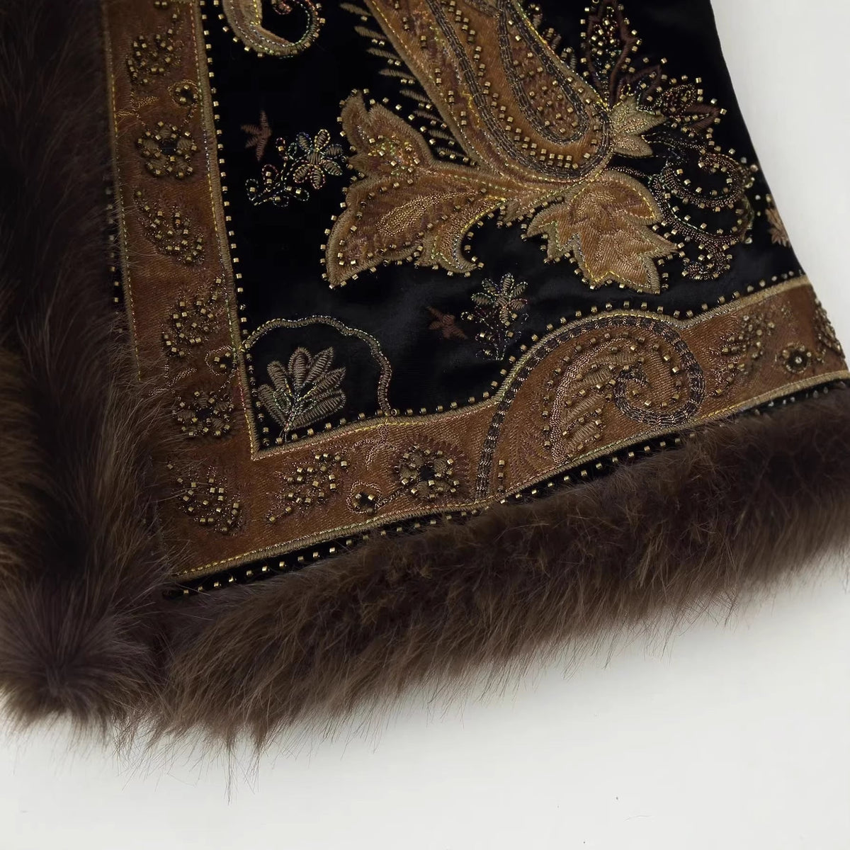 Fluwelen Gilet Dames | Geborduurd | Imitatiebont | Zwartbruin