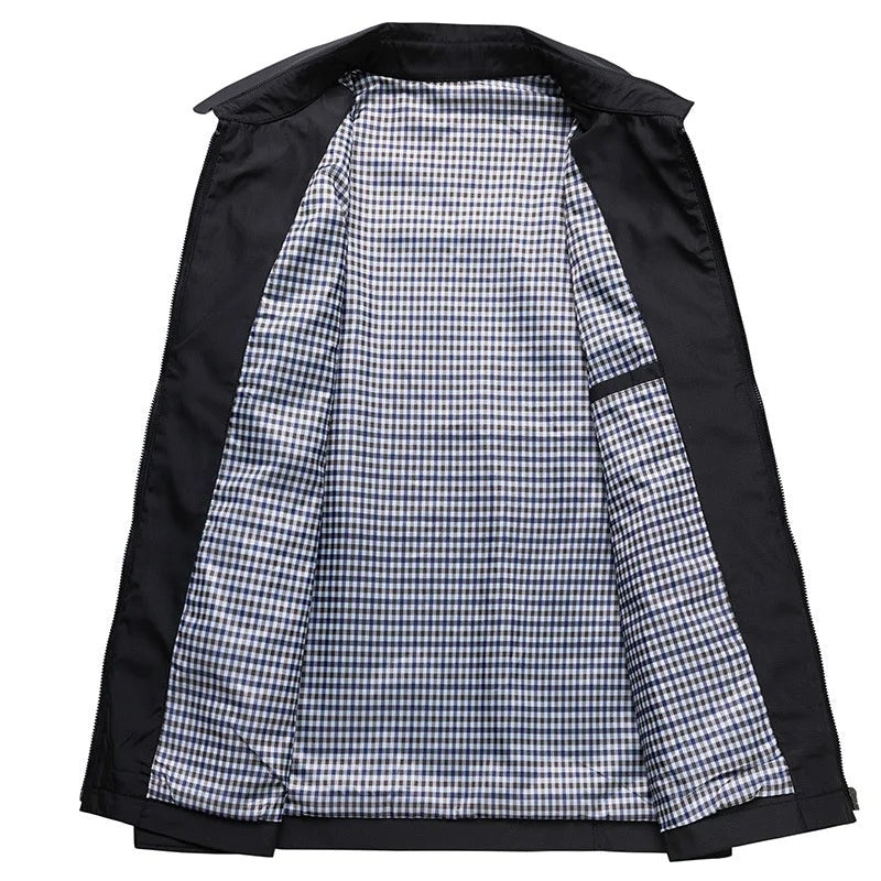 Zwarte regenjas met geruite binnenvoering, geopend uitgespreid getoond, plat liggend | Boutique Moda