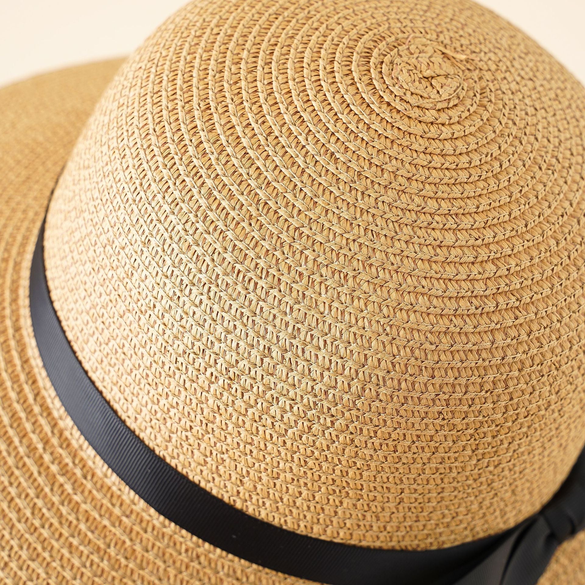 Zonnehoed dames gevlochten bol van dichtbij - Boutique Moda
