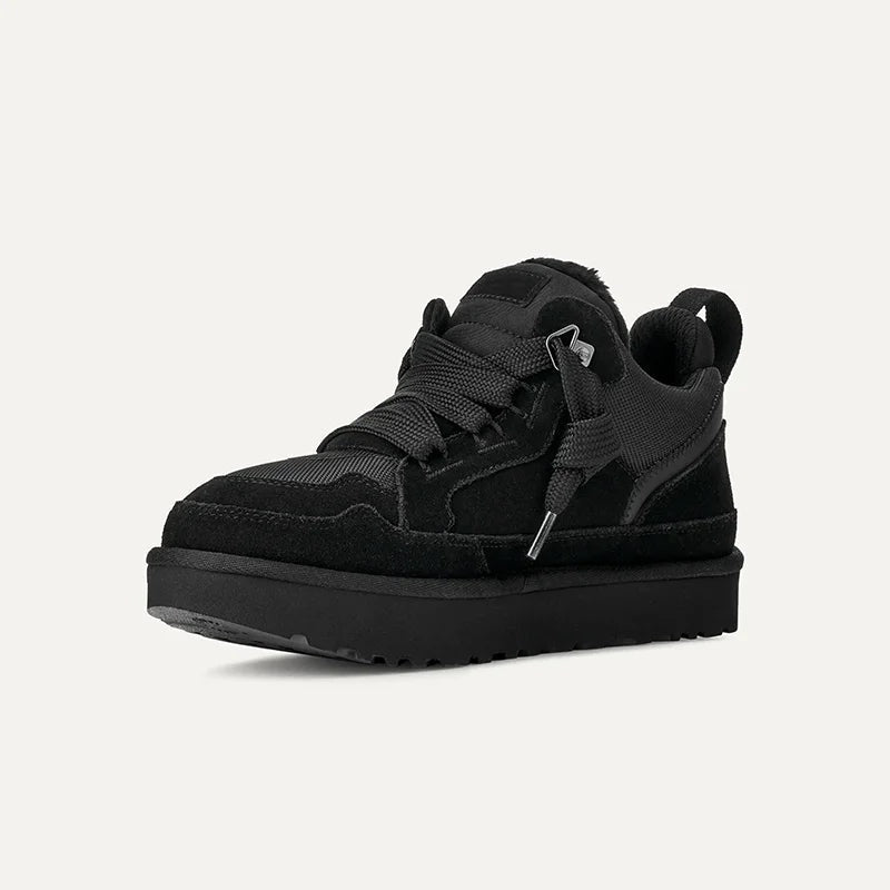 Zwarte plateau sneaker met brede veters, vrijstaand productbeeld | Boutique Moda