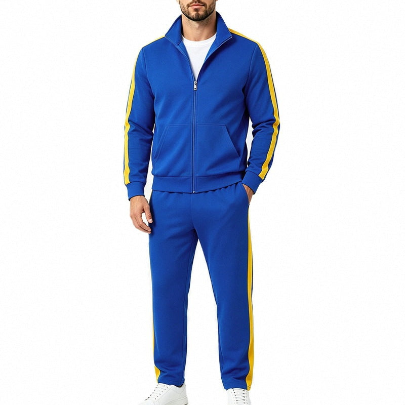 Blauw trainingspak met gele contraststreep, opstaande kraag, gedragen door man | Boutique Moda