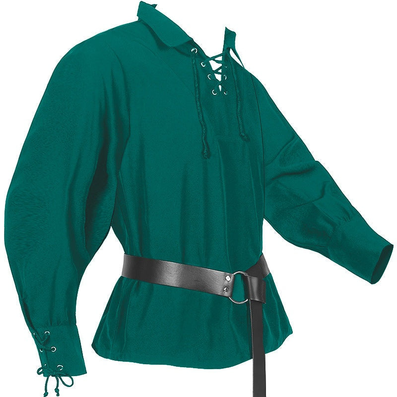 Groen middeleeuws overhemd met vetersluiting, gedragen op paspop met zwarte riem | Boutique Moda