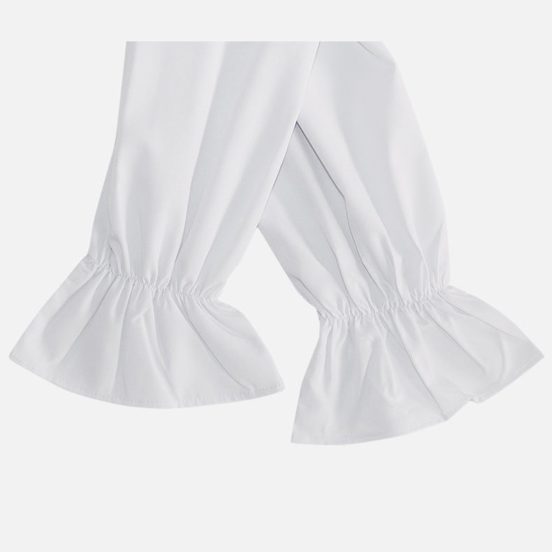 Witte mouwen met ruches en elastische pofmouwen, close-up detailfoto | Boutique Moda