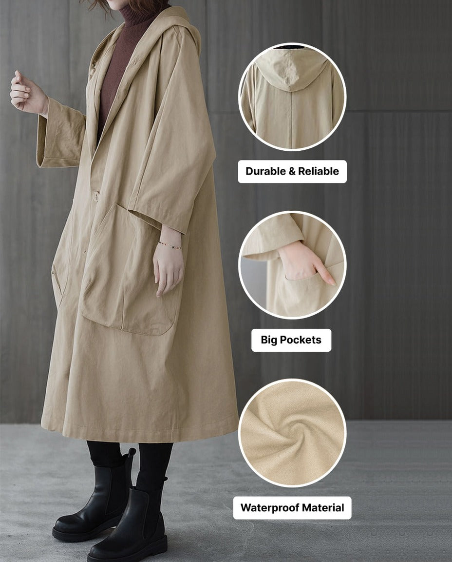 Beige oversized regenjas met capuchon, gedragen door vrouw, met detailfoto's | Boutique Moda