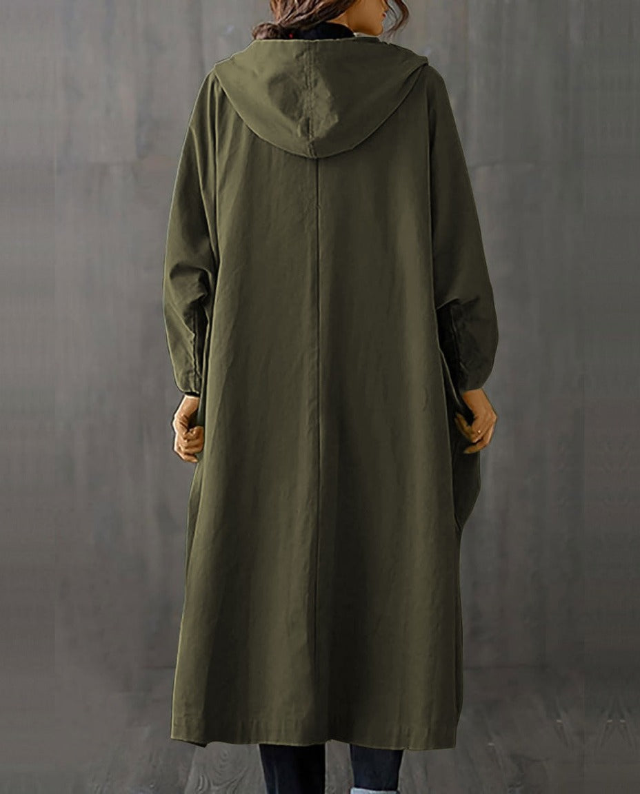 Legergroene lange jas met capuchon, achteraanzicht, gedragen door persoon | Boutique Moda