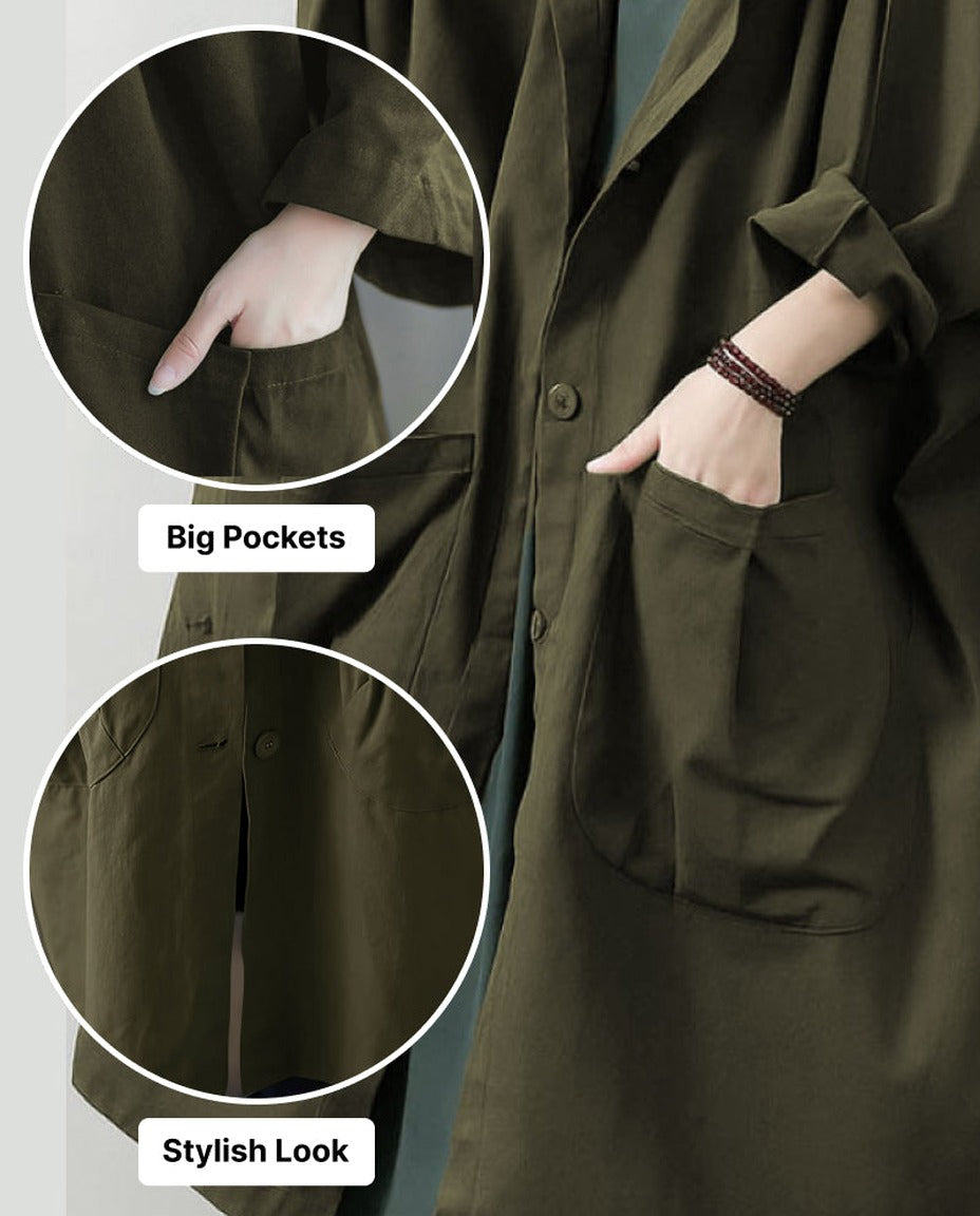 Groene jas met grote zakken, close-up gedragen door persoon met armband | Boutique Moda
