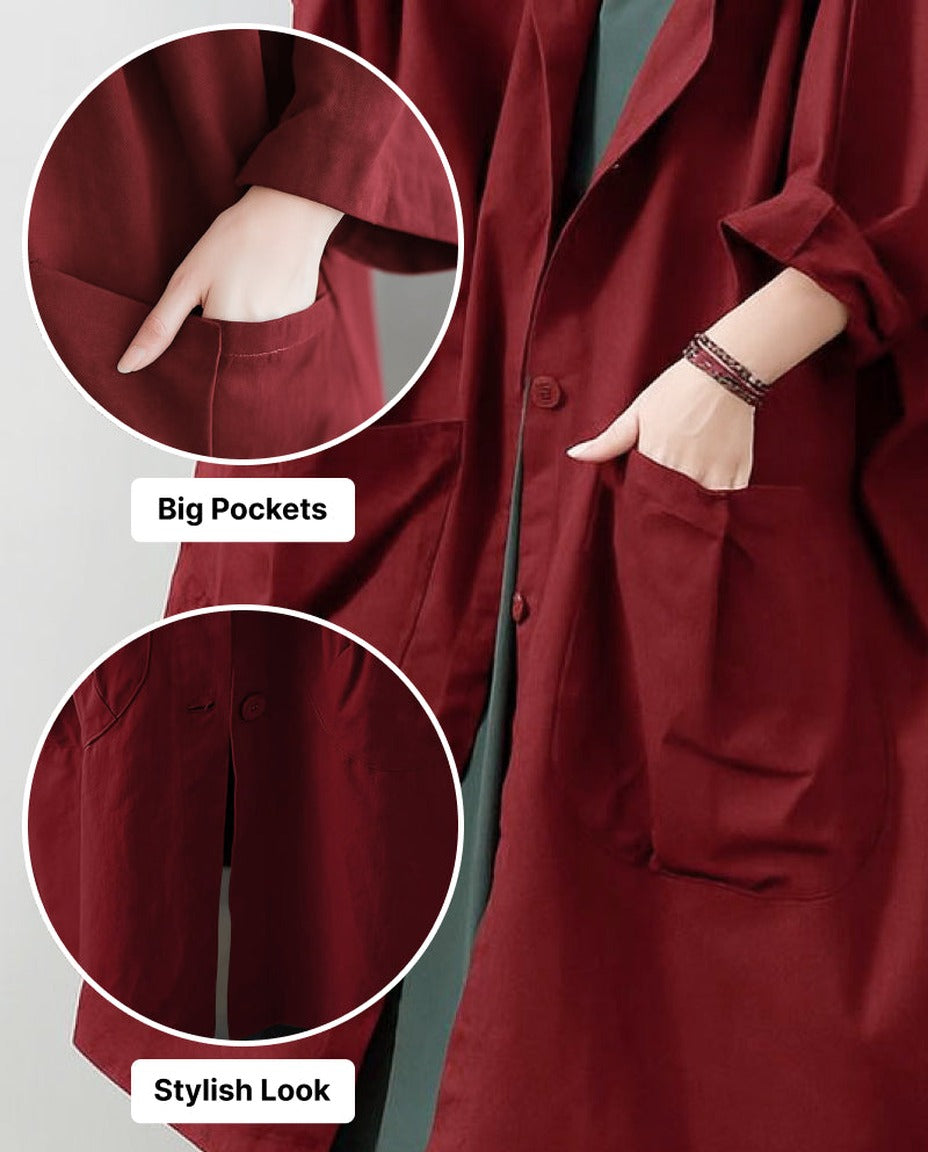 Bordeauxrode jas met close-ups van grote zak en stiksel, gedragen door model | Boutique Moda
