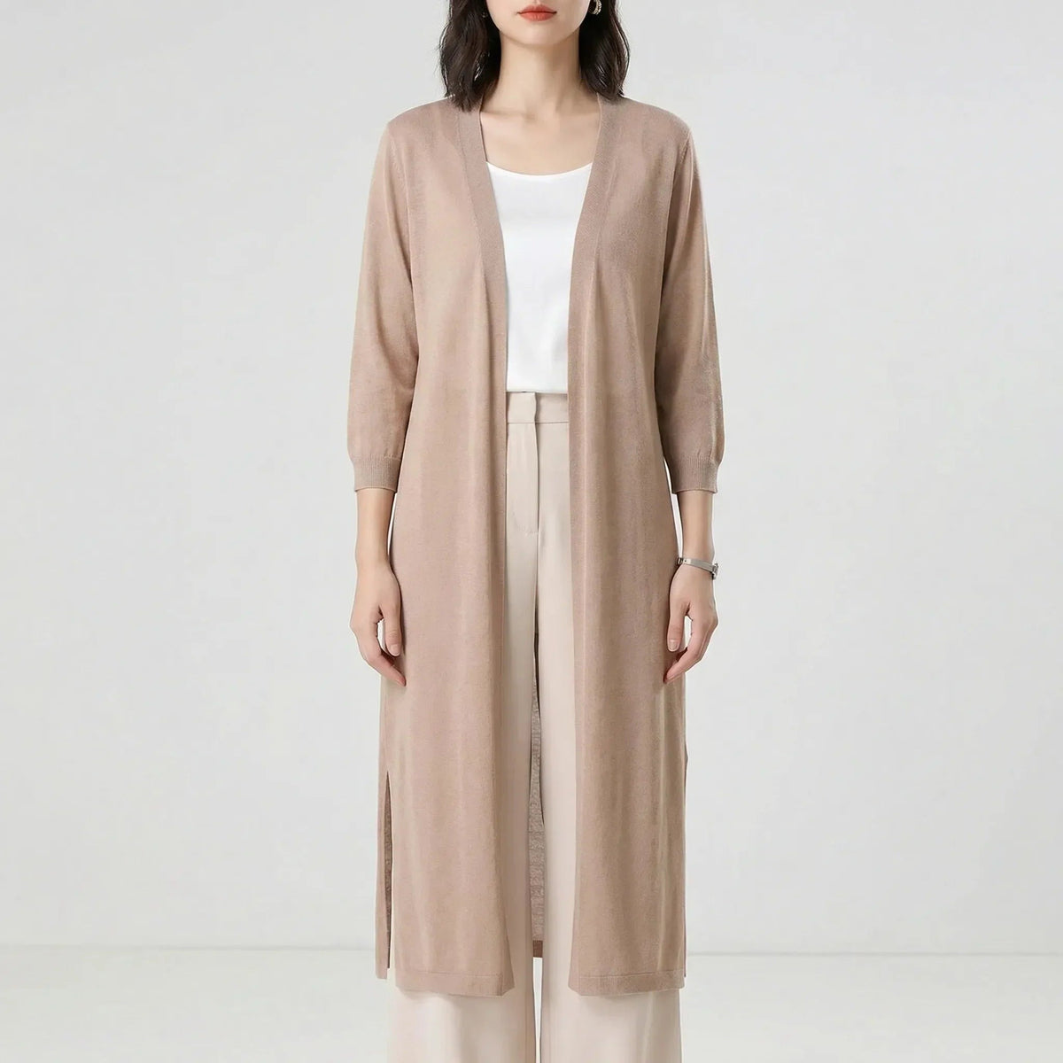 Lang, luchtig damesvest in camel met driekwartmouwen, vooraanzicht | Boutique Moda