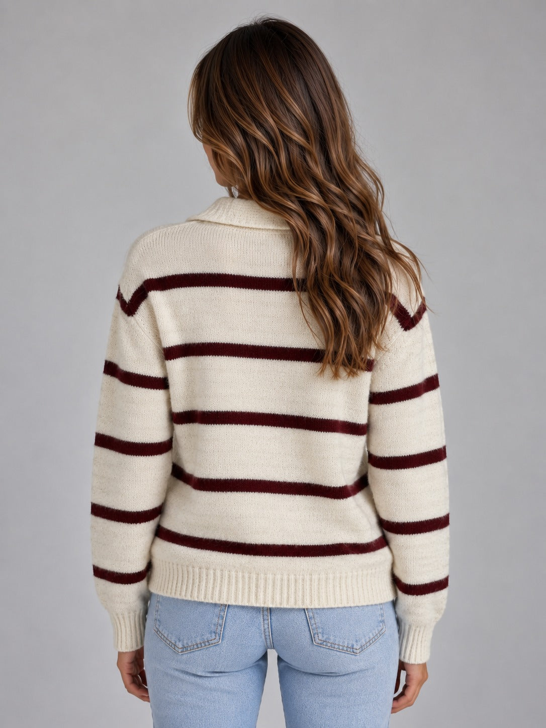 Gestreepte damestrui met kraag in crème en bordeaux, achteraanzicht | Boutique Moda