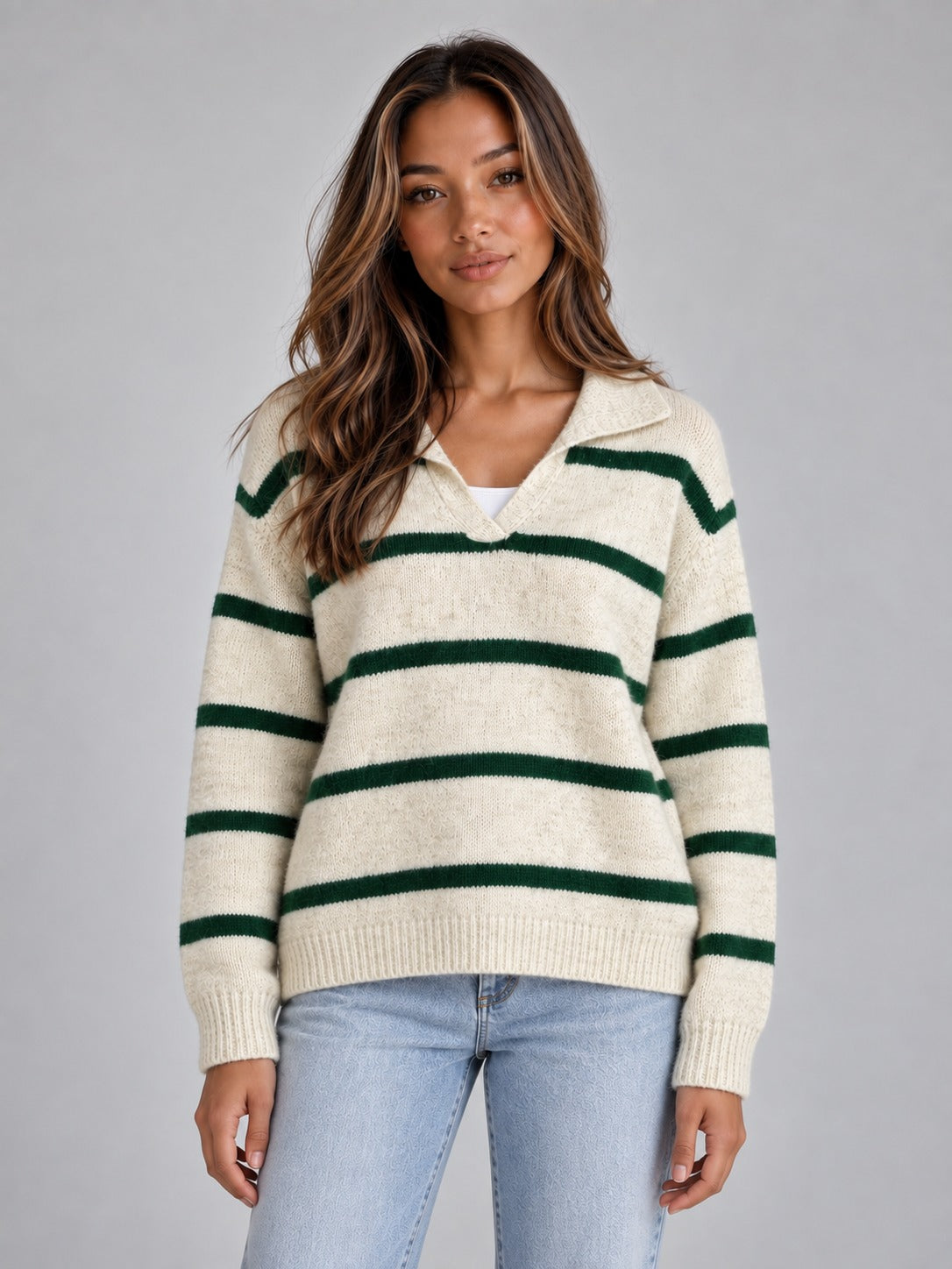 Damestrui in crème met groene strepen, kraag en V-hals | Boutique Moda