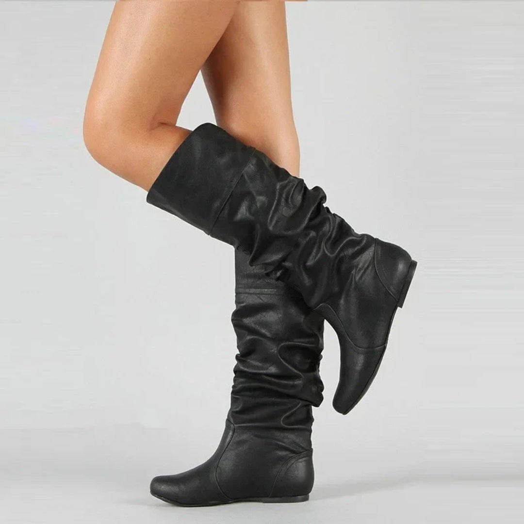 Platte slouch laarzen in zwart, tot halverwege de kuit | Boutique Moda