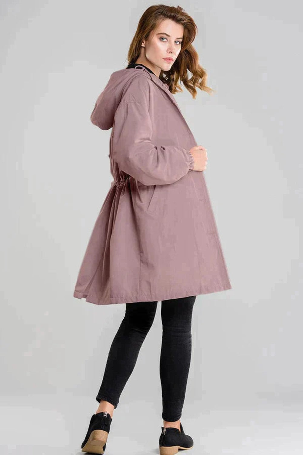 Oudroze regenjas met capuchon