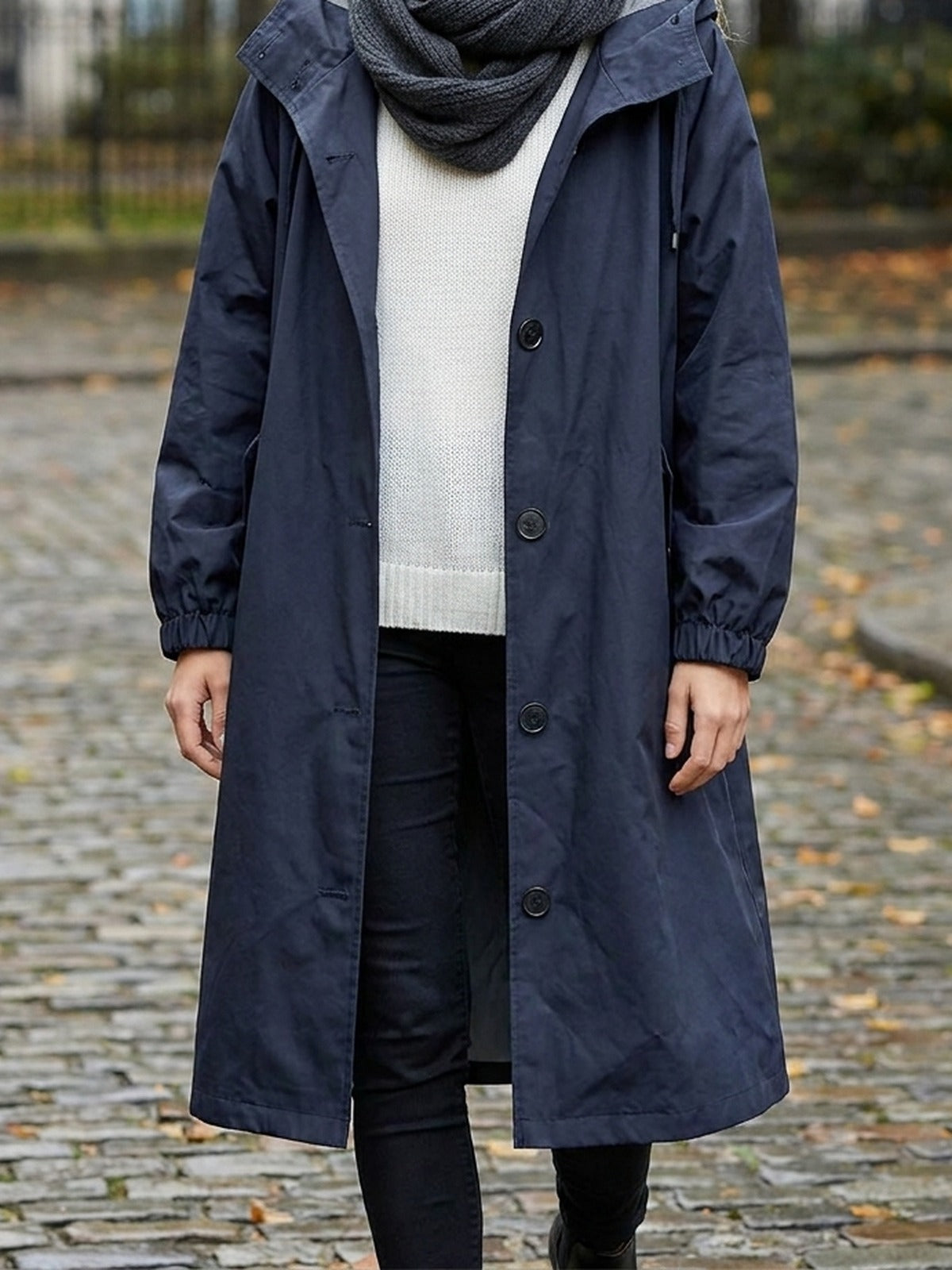Marineblauwe trenchcoat met capuchon op kinderkopjes | Boutique Moda