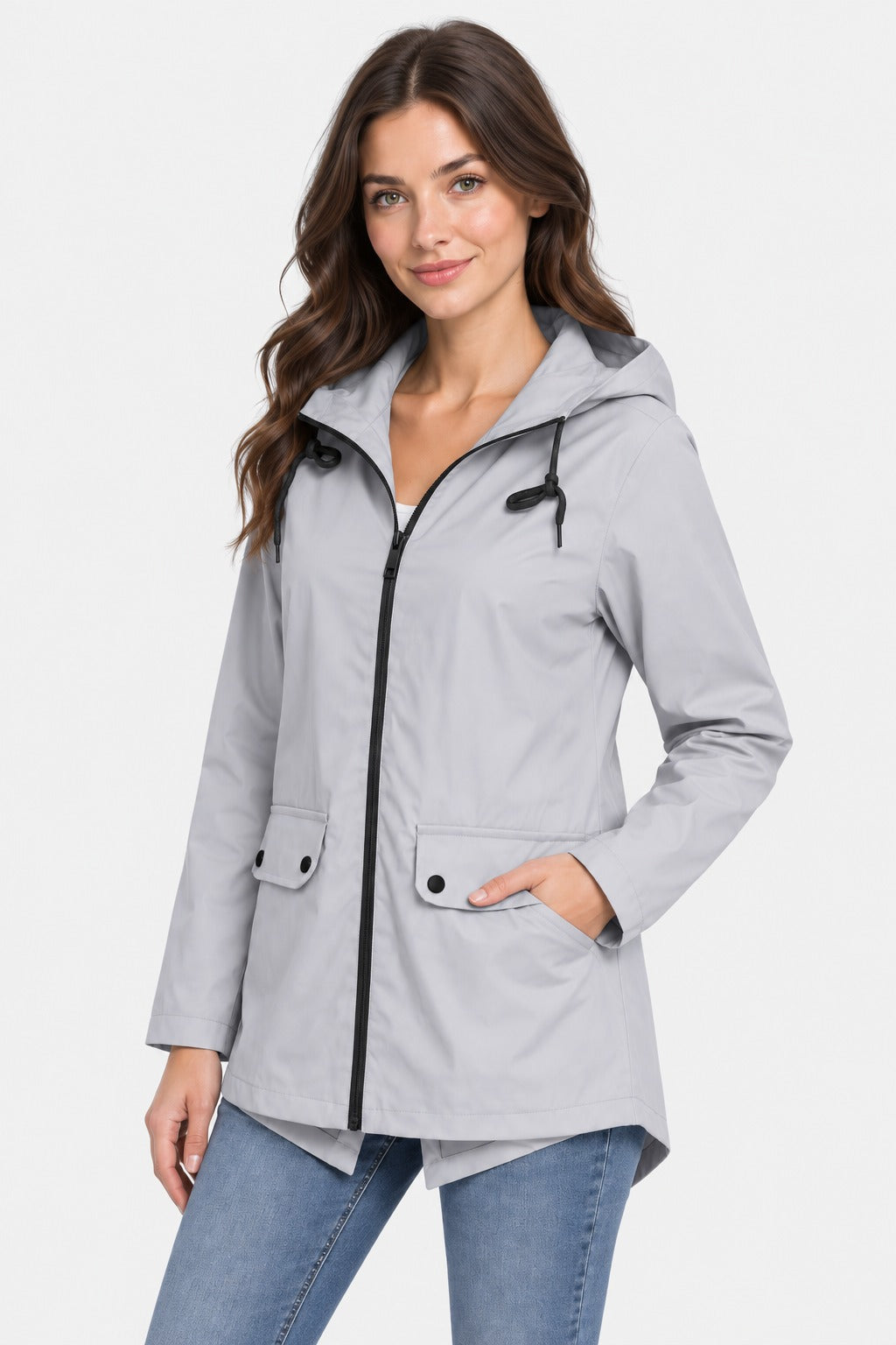 Lichtgrijze regenjas, driekwartaanzicht | Boutique Moda
