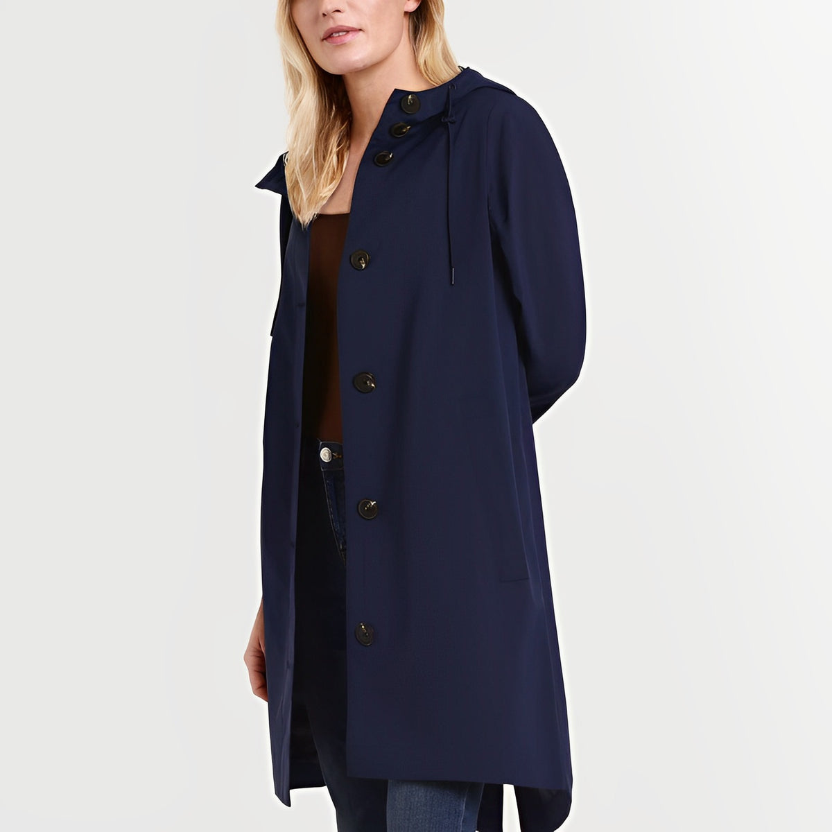 Lichte waterdichte regenjas in marineblauw met capuchon en knoopsluiting | Boutique Moda