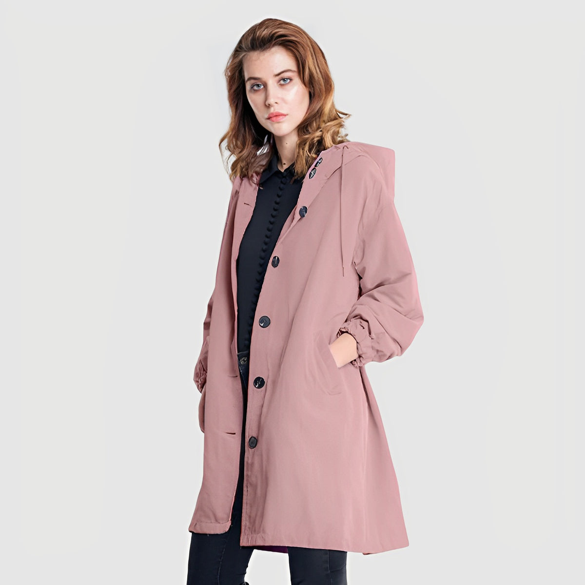 Lichte waterdichte regenjas in roze met capuchon en knoopsluiting | Boutique Moda