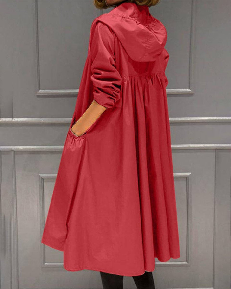 Achterkant van de rode regenjas met gerimpelde taille | Boutique Moda