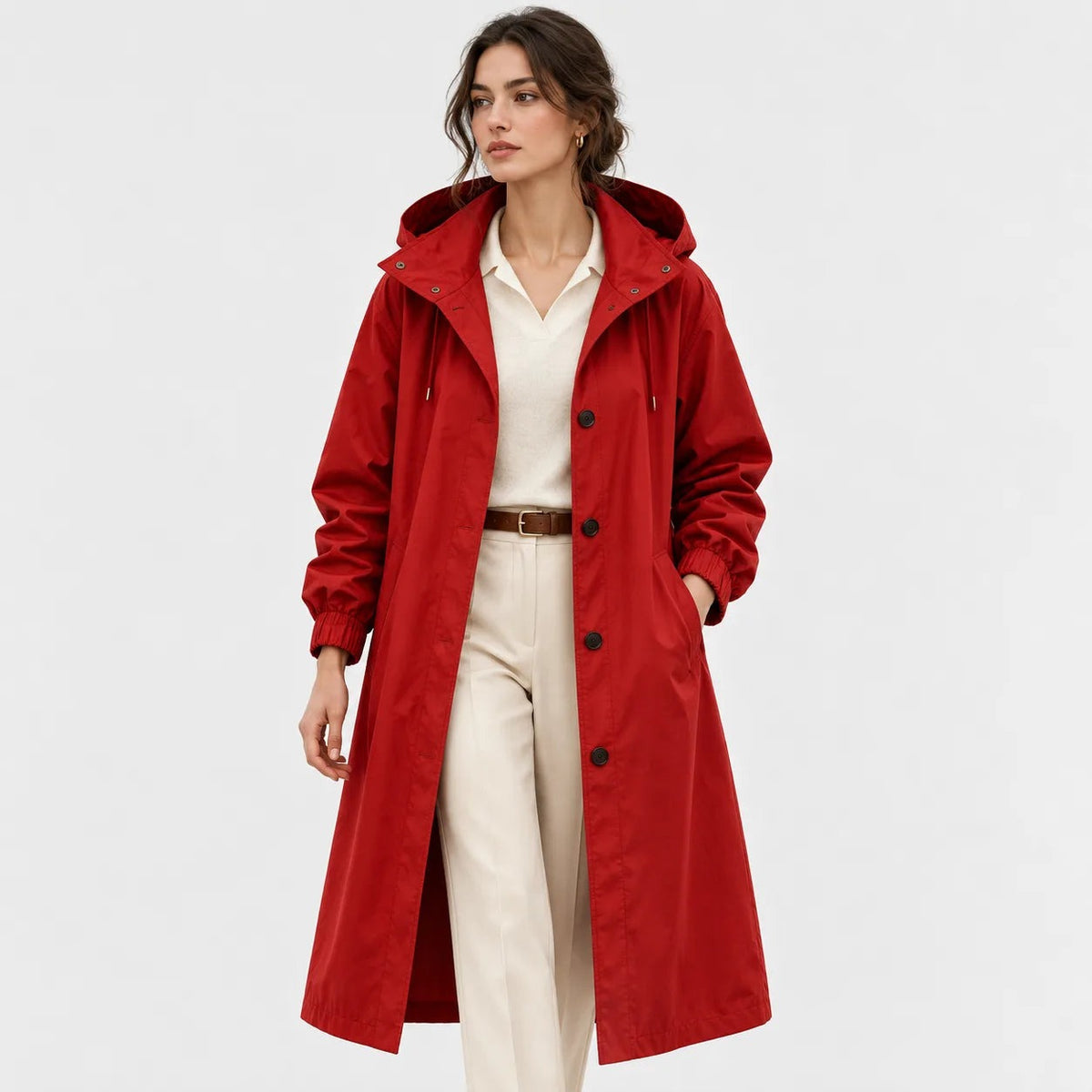 Lange regenjas in rood met capuchon en knoopsluiting | Boutique Moda