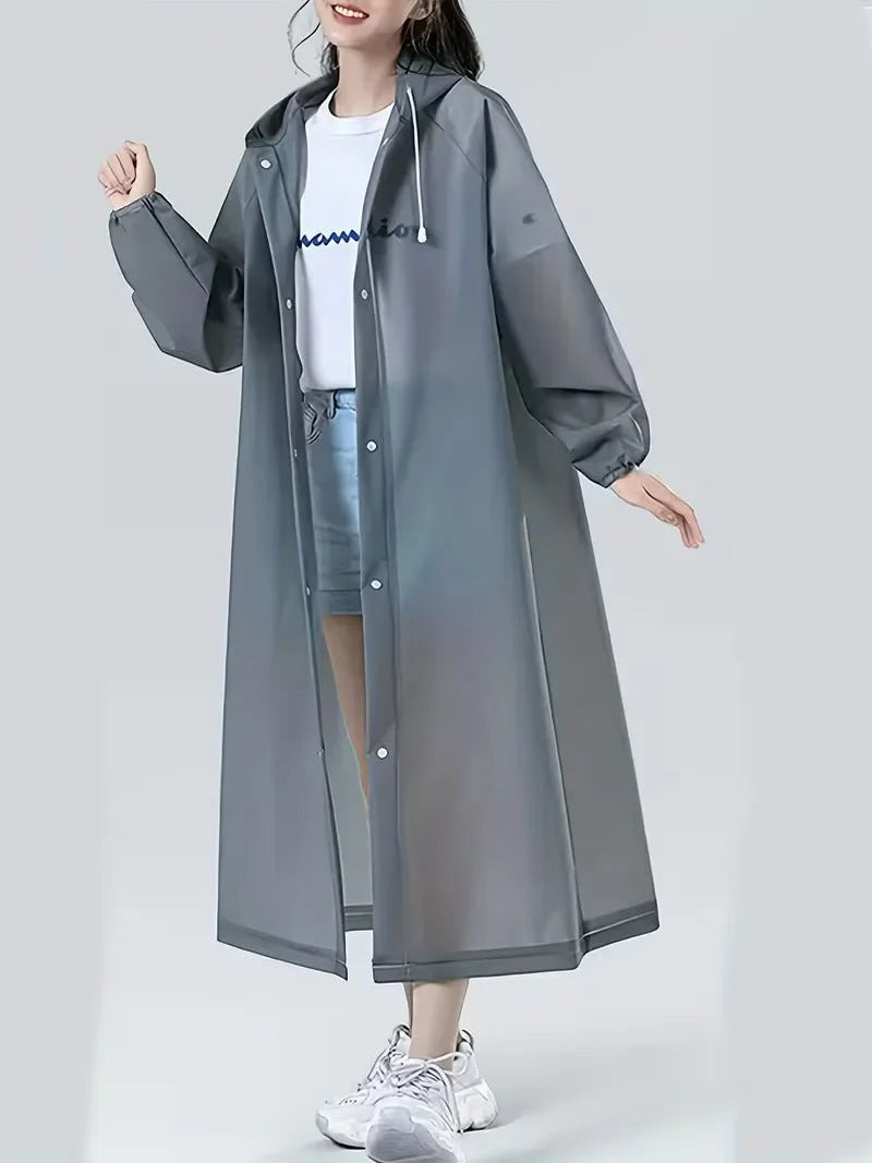 Grijze regenjas dichtgeknoopt met de capuchon af | Boutique Moda