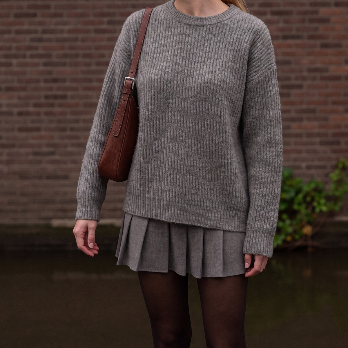 Losse ribgebreide trui in grijs met ronde hals | Boutique Moda