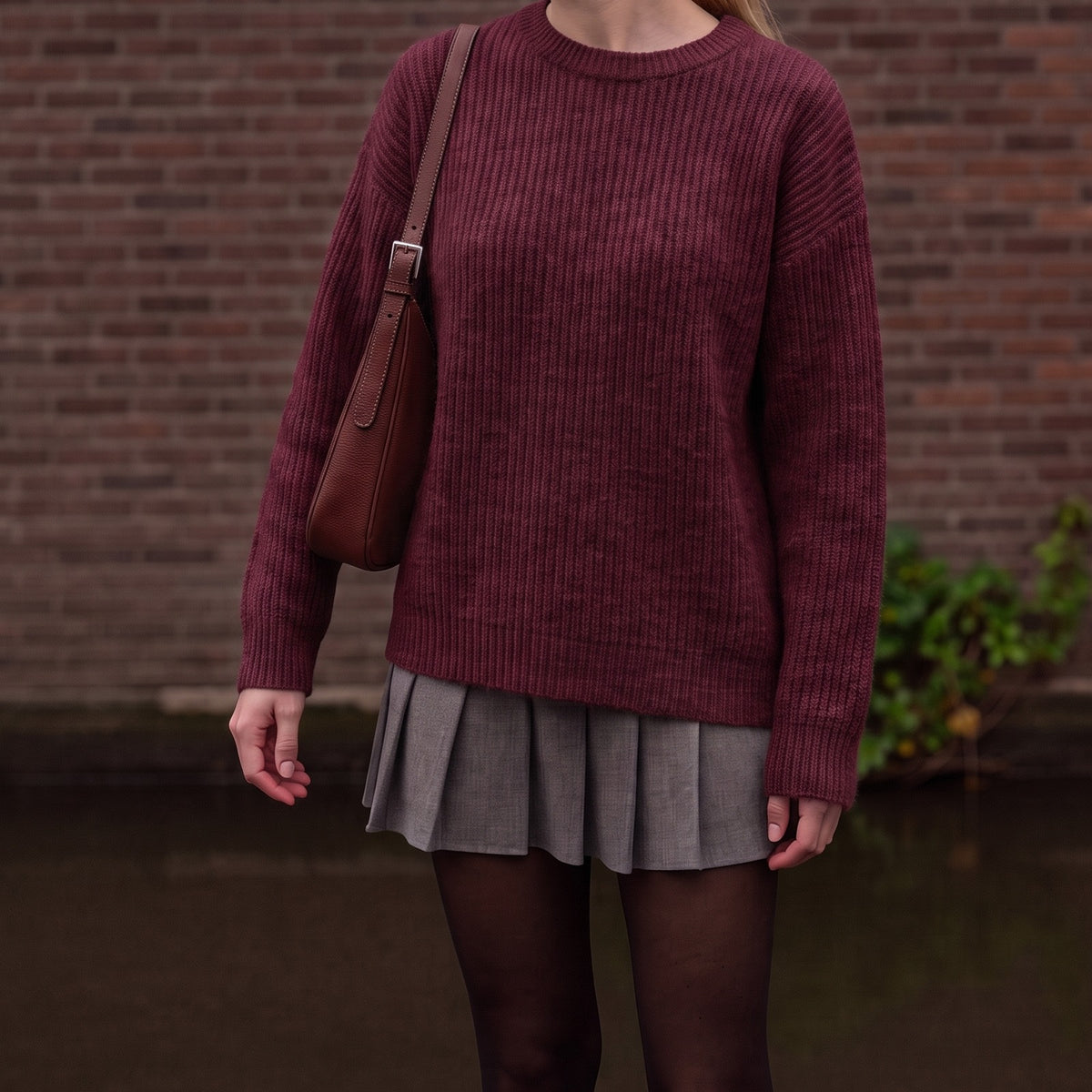 Losse ribgebreide trui in wijnrood met ronde hals | Boutique Moda